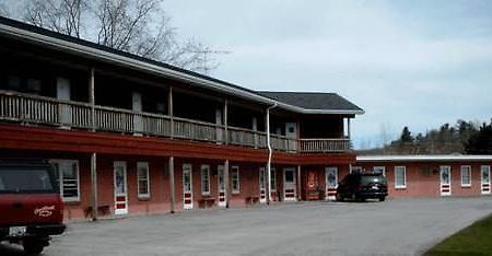 Cool City Motel Two Rivers Экстерьер фото