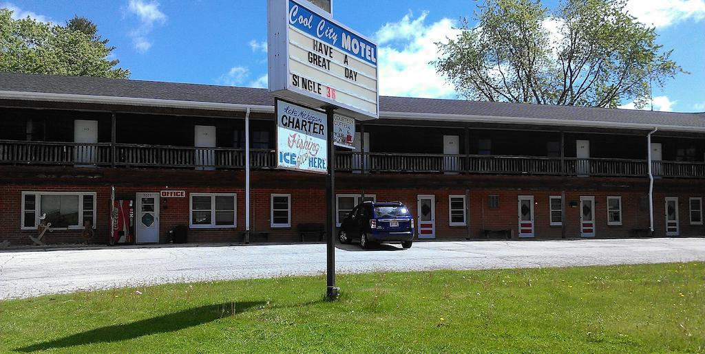 Cool City Motel Two Rivers Экстерьер фото